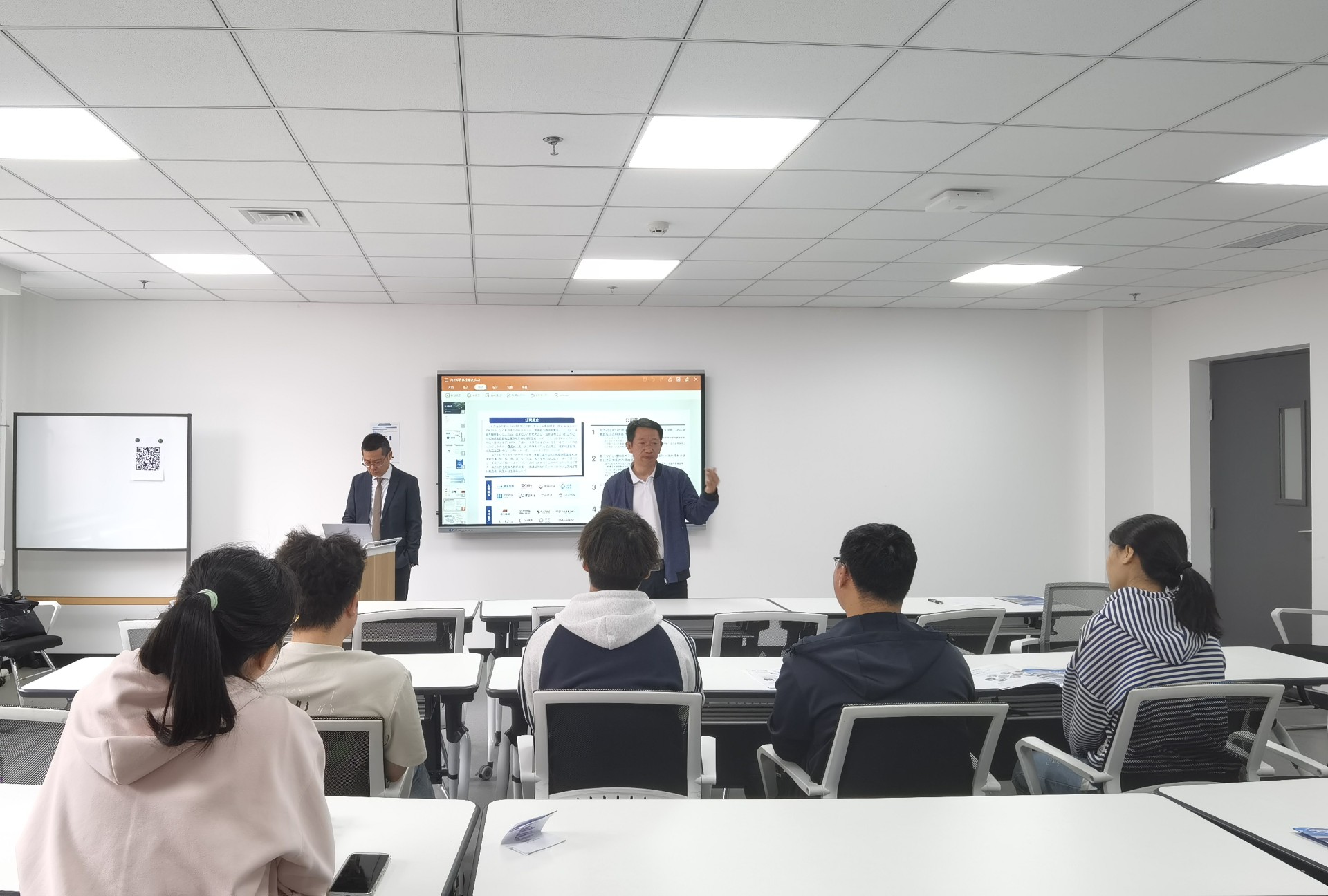 申博官网联动高校共育“硬核新材人” 校招专列驶入大连五所高校_公司新闻 - 申博官网
