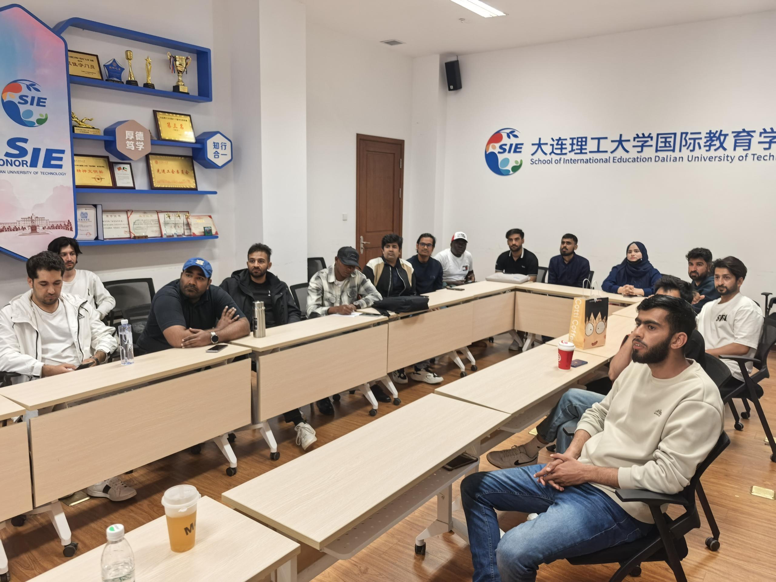 申博官网联动高校共育“硬核新材人” 校招专列驶入大连五所高校_公司新闻 - 申博官网