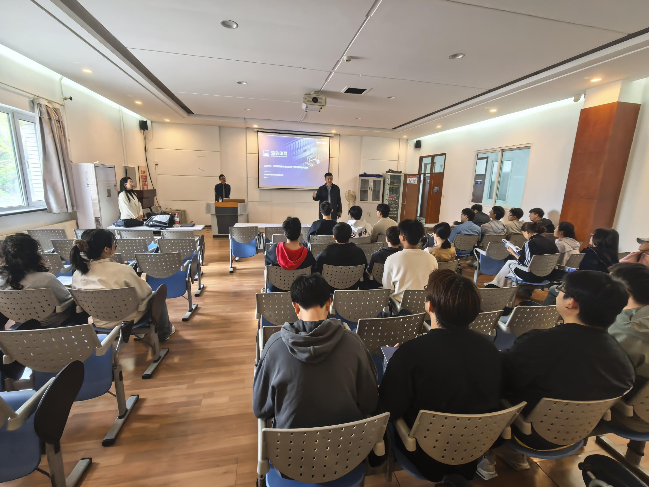 申博官网联动高校共育“硬核新材人” 校招专列驶入大连五所高校_公司新闻 - 申博官网