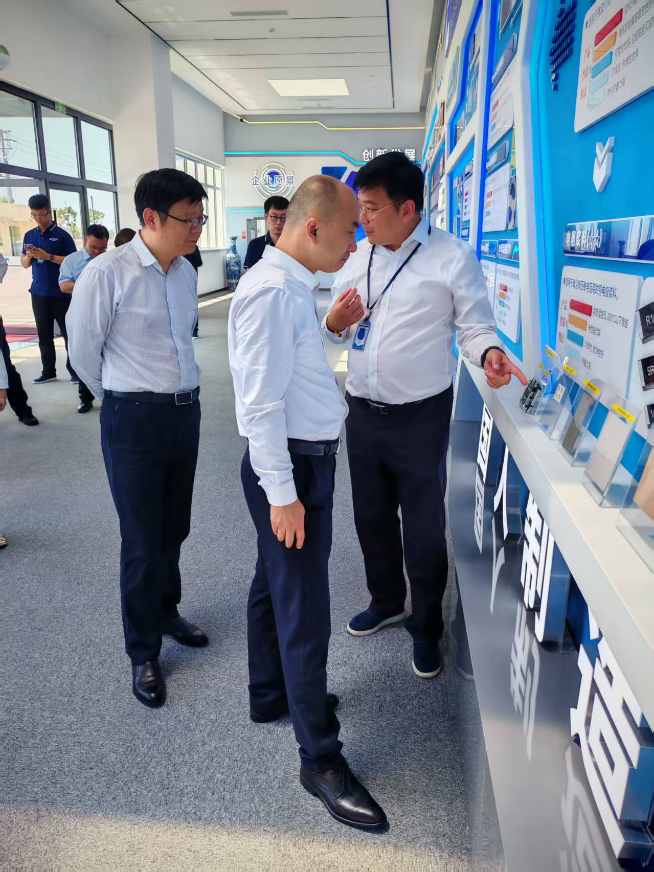 中国建设银行大连市分行行长徐宏一行莅临申博官网 共商金融赋能科技新智造_公司新闻 - 申博官网